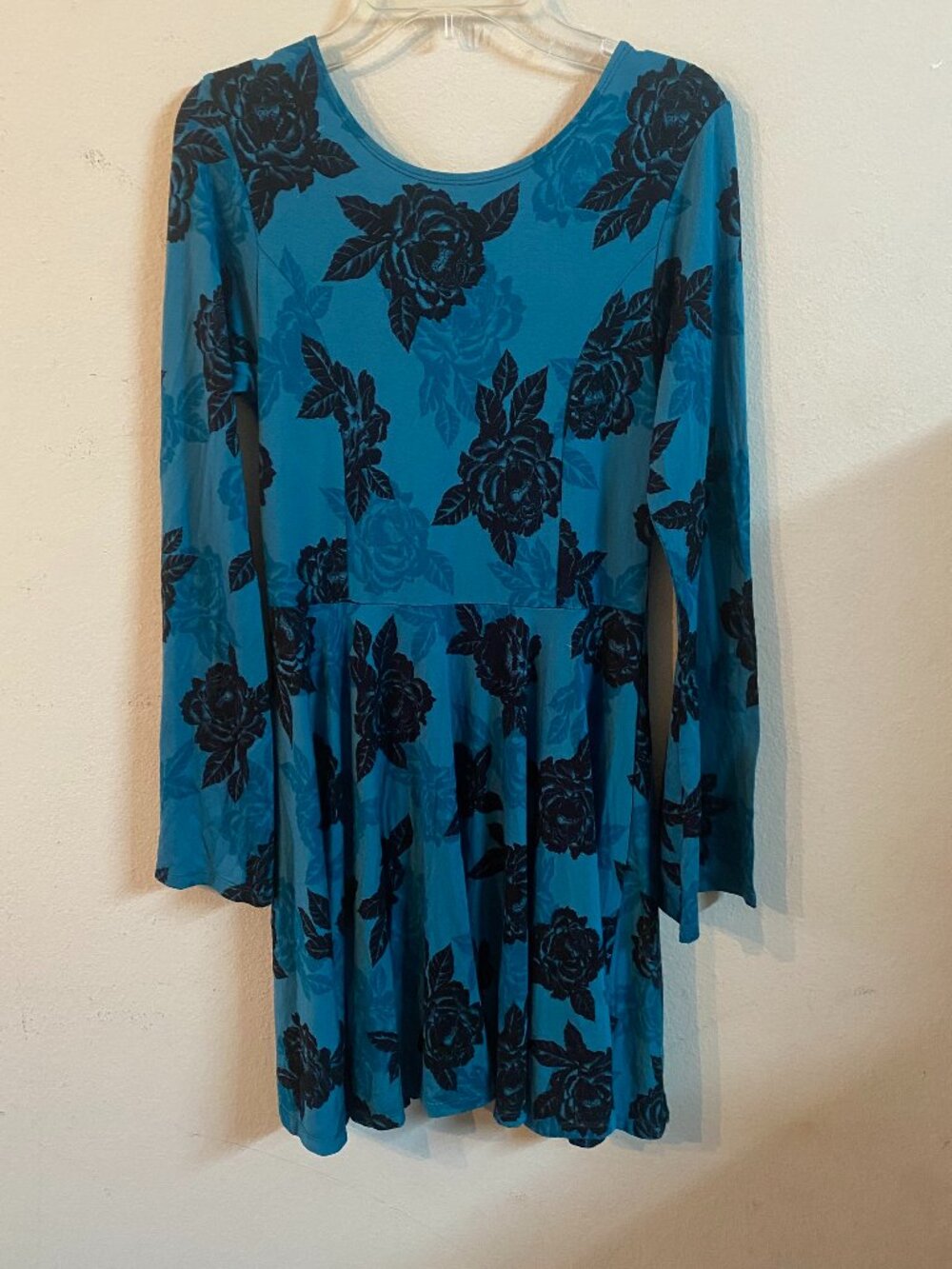 BILLABONG MEDIUM BLUE & BLACK FLORAL DRESS